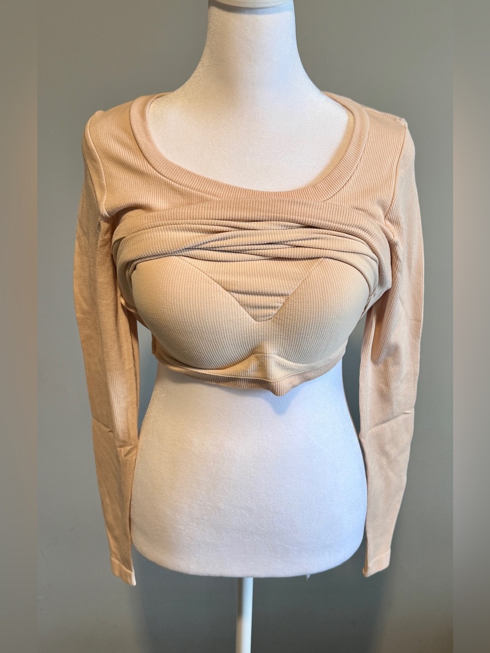 NWOT Built-In Bra Ribbed Knit Long Sleeve U-Neck Top Casual Everyday wear Fall